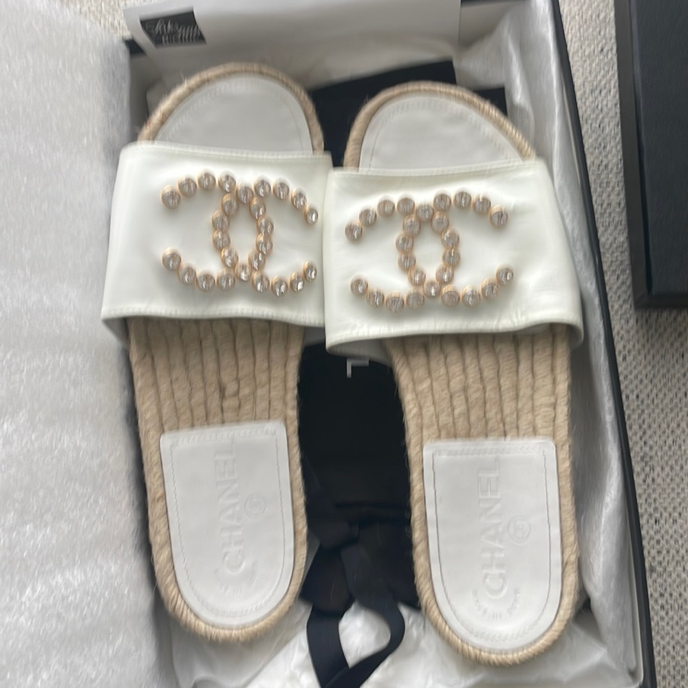 NIB Chanel Crystal CC authentic slides 37 new